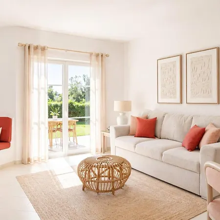 Ground Floor & Pool Appartamento