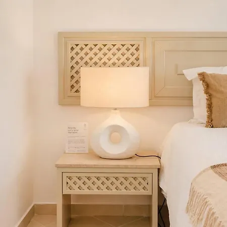 Apartamento Ground Floor & Pool